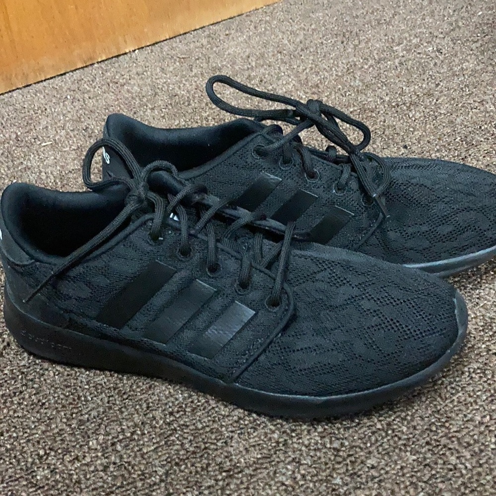 Adidas black cloud foam sneaker like new